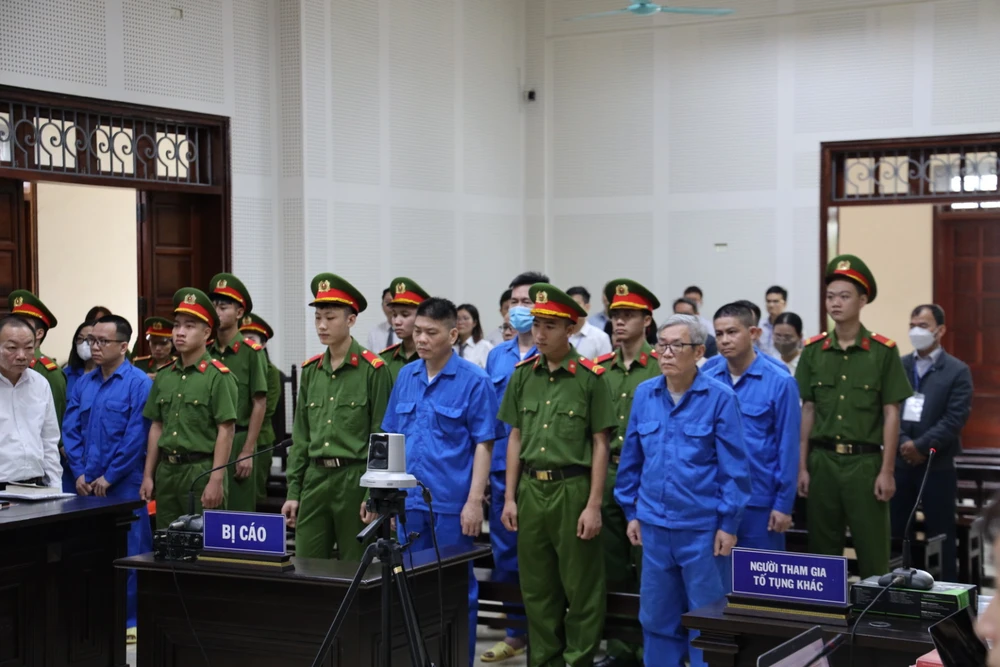 Các bị cáo tại phiên toà. Ảnh: NGỌC SƠN toa-aic-quang-ninh-3-9497-2219-2345.jpg