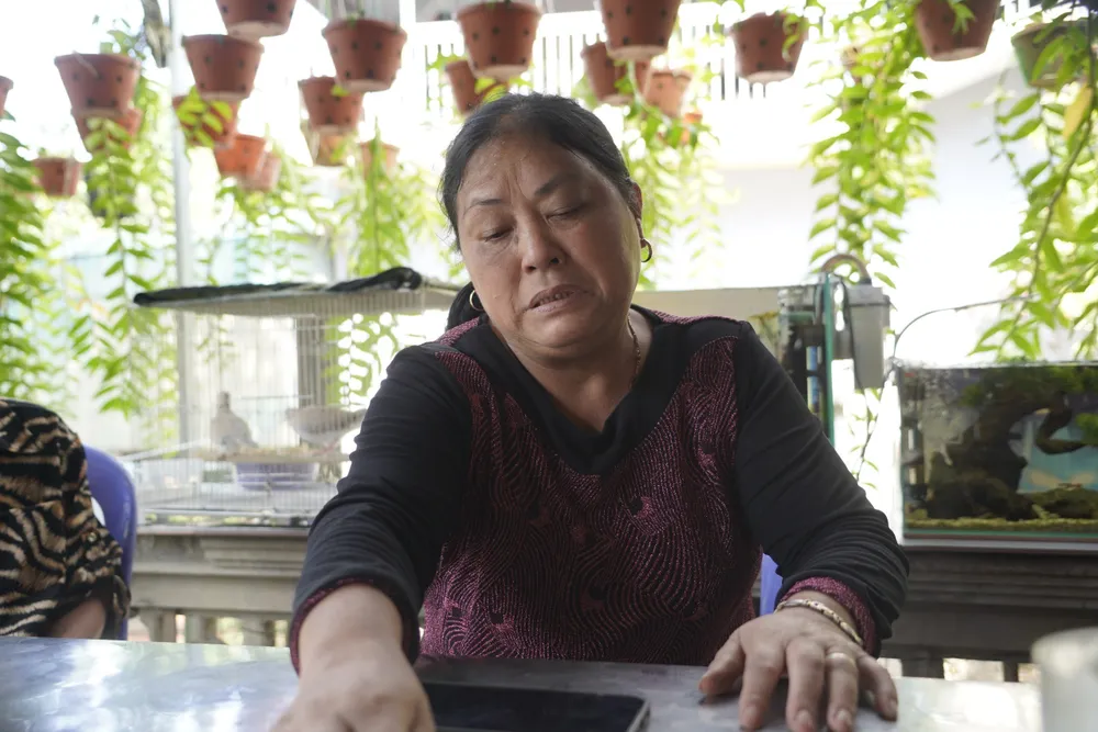 Bà Nguyễn Thị Ngoan, nhân chứng kể lại vụ tai nạn rạng sáng cùng ngày. Ảnh: NGỌC SƠN nguyen-thi-ngoan.jpg