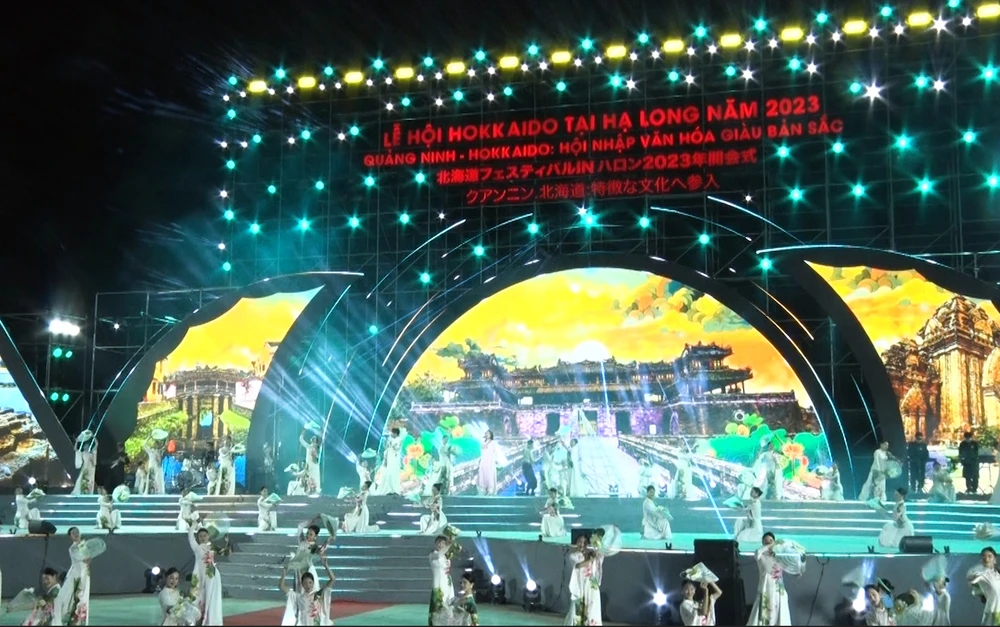 Tiết mục văn nghệ tại chương trình khai mạc Lễ hội Hokkaido tại Hạ Long