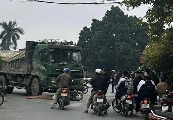 Hiện trường vụ tai nạn khiến cô gái trẻ tử vong tại chỗ