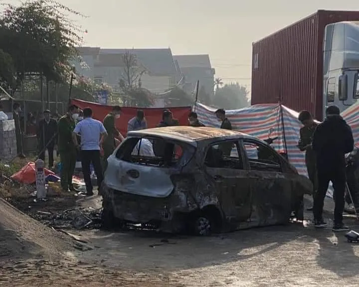 cháy xe ô tô, một người bị cháy đen