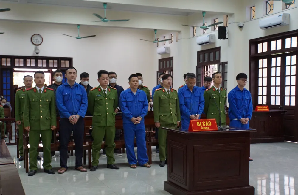 Các bị cáo tại phiên toà. Ảnh: NS cựu trưởng công an quận đồ sơn