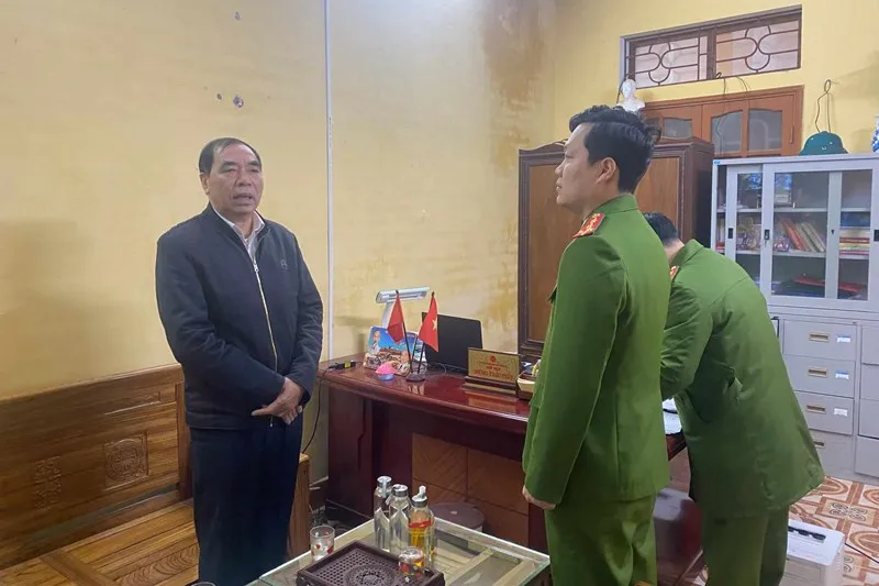 Bí thư xã Hồng An Trần Hữu Sơn bị khởi tố liên quan việc buông lỏng quản lý, để cấp dưới lập hồ sơ trợ cấp khống nhằm chiếm đoạt tiền ngân sách