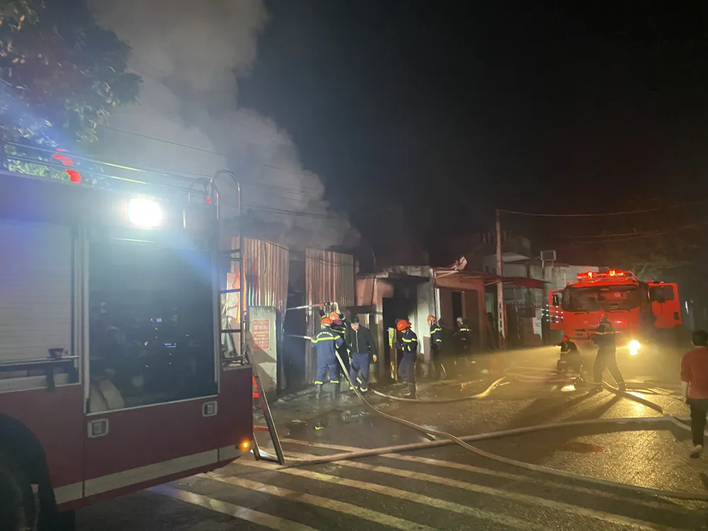 Lực lượng PCCC tổ chức chữa cháy tại hiện trường