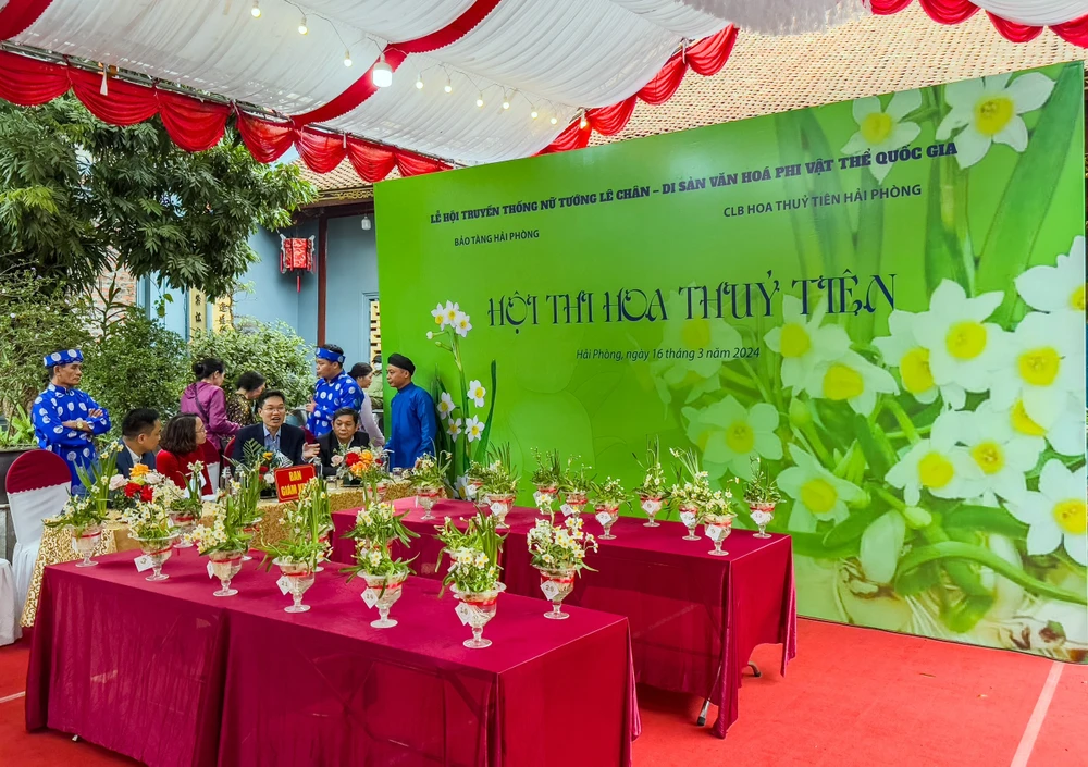 Hội thi hoa thuỷ tiên nhằm chọn ra những tác phẩm hoa thuỷ tiên đẹp nhất dâng cúng Nữ tướng Lê Chân