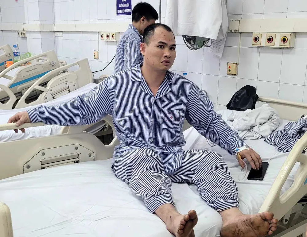 Anh Đàm Văn Đội kể về sự cố trong hầm lò khiến bốn đồng nghiệp thiệt mạng. Ảnh: Anh Vũ