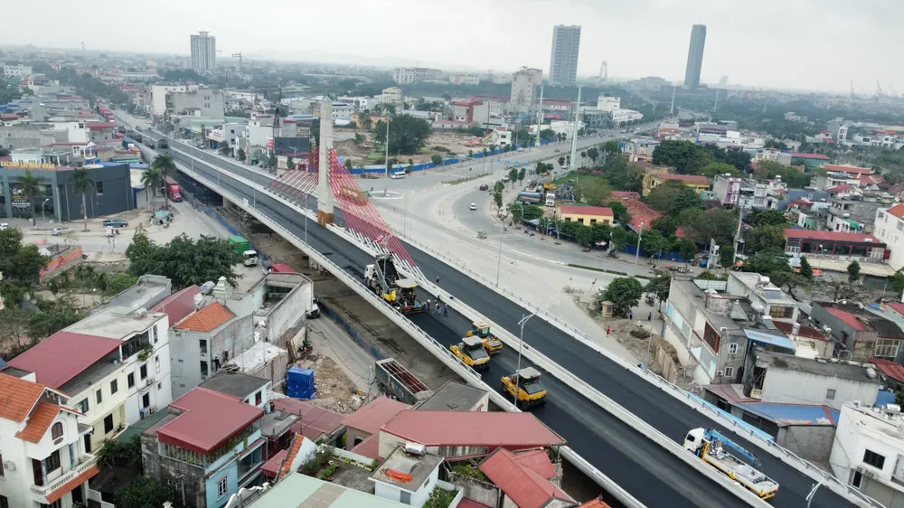 Từ 17 giờ ngày 9-4, cho phép ô tô lưu thông qua cầu vượt nút giao Tôn Đức Thắng – Máng Nước - Quốc lộ 5. Ảnh: Ngọc Sơn Từ 17 giờ ngày 9-4, cho phép ô tô lưu thông qua cầu vượt nút giao Tôn Đức Thắng – Máng Nước - Quốc lộ 5.
