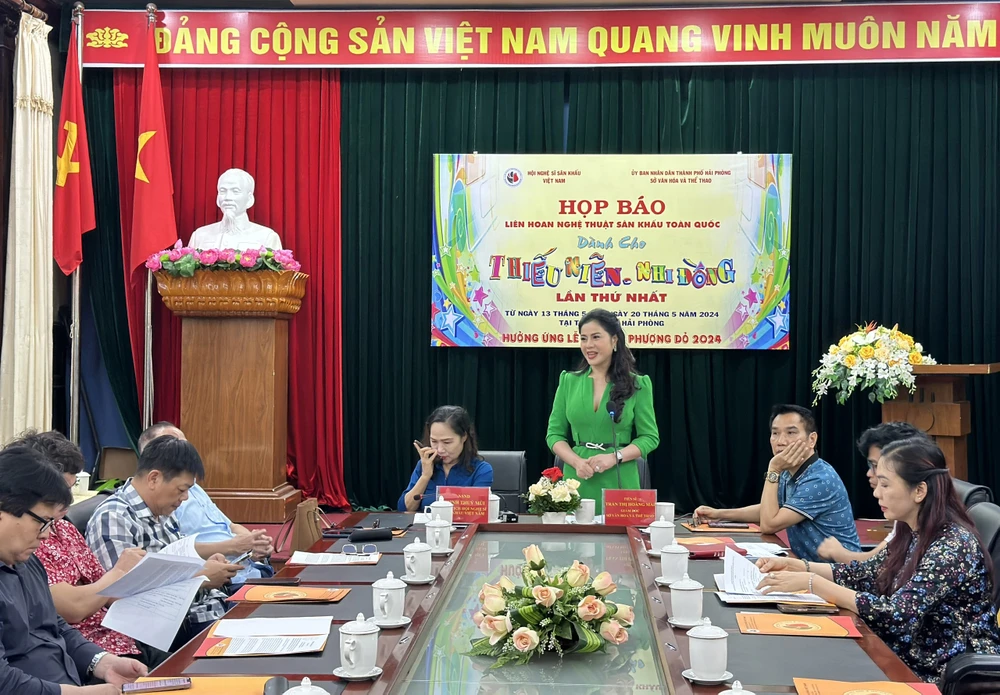 an-dau-tien-co-mot-lien-hoan-nghe-thuat-san-khau-cho-thieu-nien-nhi-dong-2.jpg