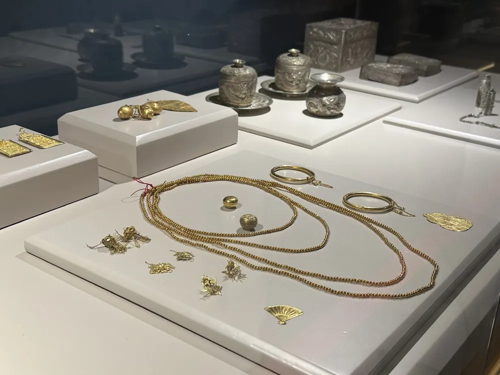 chiem-nguong-18-bao-vat-quoc-gia-duoc-trung-bay-tai-bao-tang-hai-phong-9.jpg
