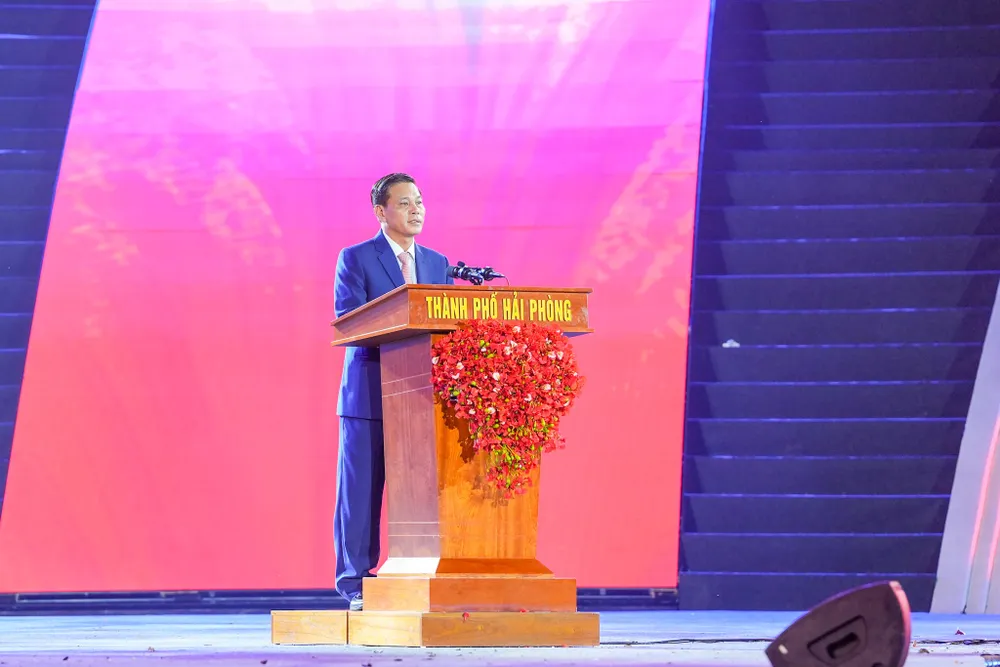 Chủ tịch UBND TP Hải Phòng Nguyễn Văn Tùng phát biểu khai mạc Lễ hội Hoa Phượng đỏ 2024 hai-phong-quang-ninh-cung-don-bang-di-san-unesco-tai-le-hoi-hoa-phuong-do-2024-5.jpg