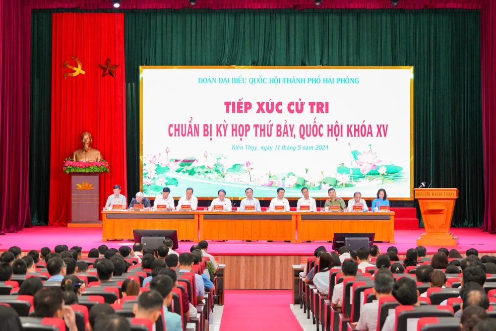 Toàn cảnh hội nghị tiếp xúc cử tri tại Hải Phòng. Ảnh: ĐT pho-thu-tuong-tran-luu-quang-tiep-xuc-cu-tri-hai-phong-2.jpeg