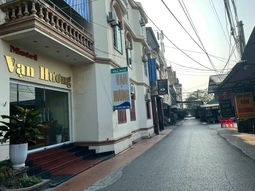 Khu vực sẽ bị cưỡng chế trong ngày 26-6. Ảnh: Ngọc Sơn Toàn bộ khu vực phía bên tay phải khu 'Bộ Xây dựng' sẽ bị cưỡng chế trong ngày 26-6 tới đây. Ảnh: Ngọc Sơn