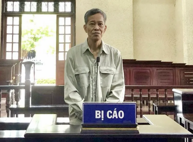 Bị cáo Hoàng Tiến Quân. Hoàng Tiến Quân, kẻ lừa đảo có thể xin việc, luân chuyển cán bộ để chiếm đoạt tiền