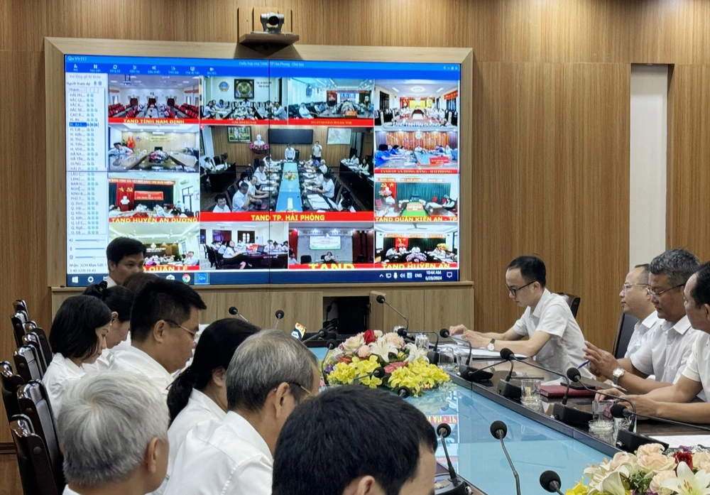 Phiên họp rút kinh nghiệm sau khi kết thúc phiên tòa. Ảnh: VC 23-nam-tu-cho-ke-giet-nguoi-vut-xac-o-tren-via-he-2.jpg
