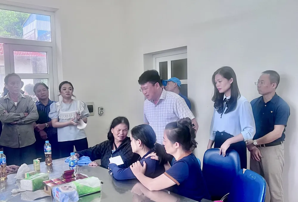 Lãnh đạo TP Hạ Long thăm hỏi gia đình các nạn nhân trong vụ tai nạn hầm lò tại Công ty Than Hòn Gai thu-tuong-yeu-cau-khan-truong-khac-phuc-hau-qua-vu-tai-nan-ham-lo-o-quang-ninh-khien-5-cong-nhan-thiet-mang-2.jpg
