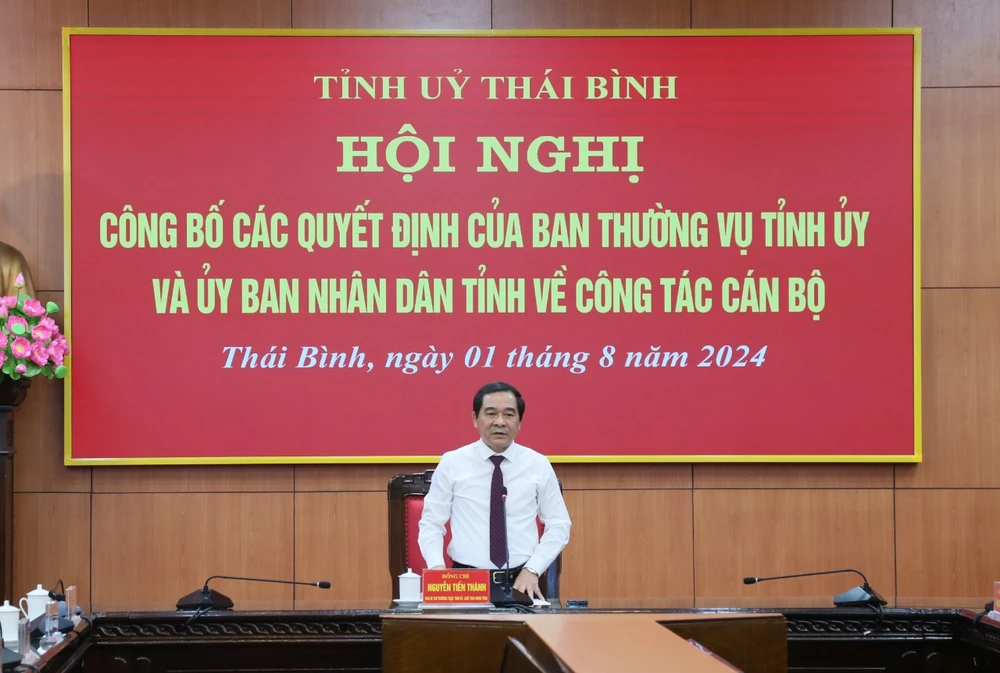 Ông Nguyễn Tiến Thành, Phó Bí thư Thường trực Tỉnh uỷ, Chủ tịch HĐND tỉnh Thái Bình phát biểu tại hội nghị thai-binh-dieu-dong-luan-chuyen-hang-loat-lanh-dao-chu-chot-2.jpg