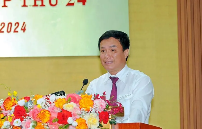 Ông Triệu Thế Hùng phát biểu tại kỳ họp thứ 24 HĐND tỉnh Hải Dương. Ảnh: Báo Hải Dương