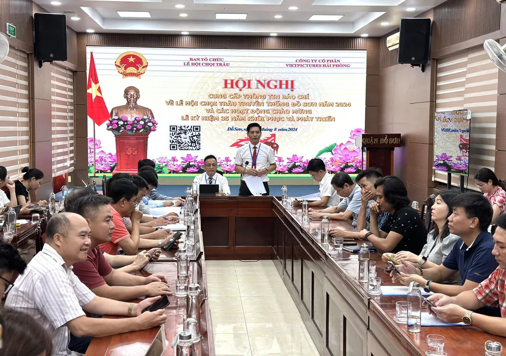 Ông Phạm Hoàng Tuấn, Phó Chủ tịch UBND quận Đồ Sơn thông tin về Lễ hội chọi trâu truyền thống Đồ Sơn 2024. Ảnh: NGỌC SƠN Ông Phạm Hoàng Tuấn, Phó chủ tịch UBND quận Đồ Sơn thông tin về Lễ hội chọi trâu truyền thống Đồ Sơn 2024. Ảnh: NGỌC SƠN