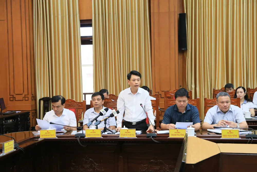 Phó Giám đốc Sở GD&ĐT tỉnh Thái Bình Đặng Xuân Phong phát biểu tại cuộc họp báo về kết quả kỳ thi tuyển sinh vào lớp 10 tại Thái Bình. Ảnh: NGỌC SƠN