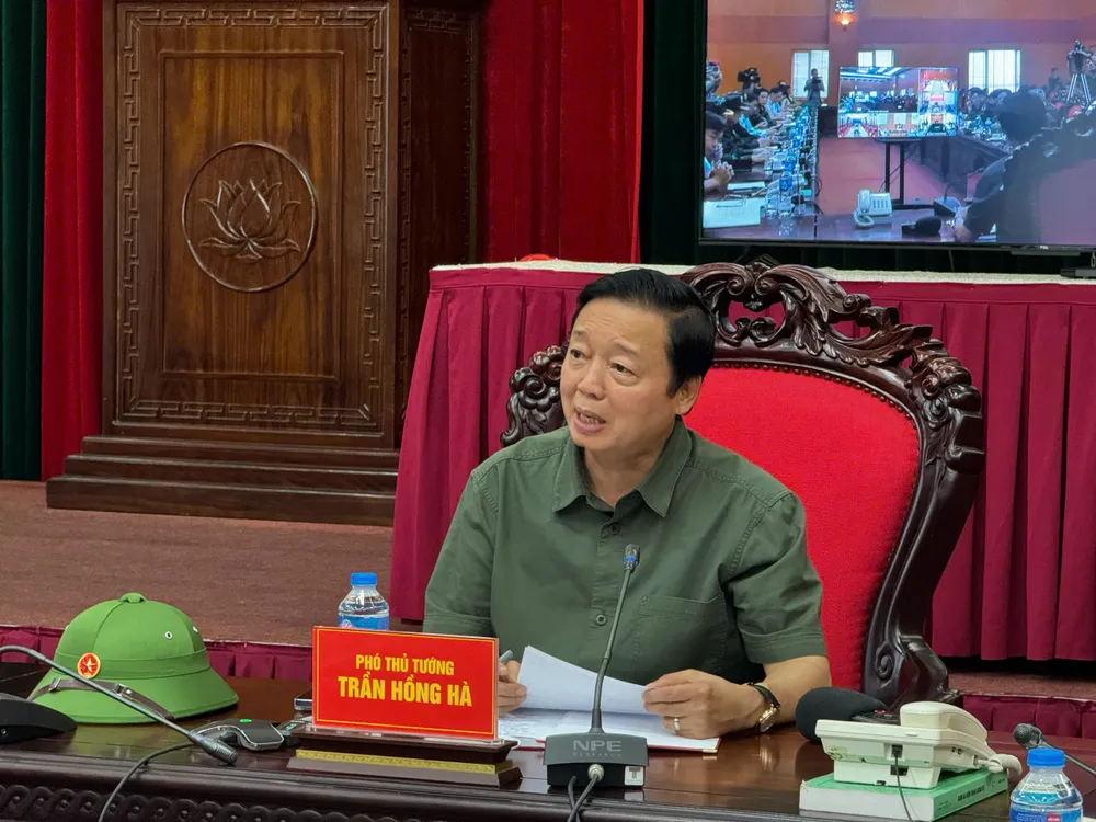 Phó Thủ tướng Trần Hồng Hà phát biểu chỉ đạo tại cuộc họp. Ảnh: NGỌC SƠN pho-thu-tuong-can-tiep-tuc-duy-tri-canh-giac-tap-trung-cao-do-voi-bao-so-3-1.jpg
