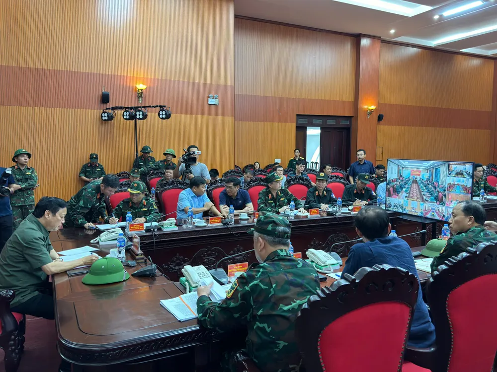 Phó Thủ tướng Trần Hồng Hà chủ trì cuộc họp tại Sở Chỉ huy tiền phương phòng, chống bão số 3. Ảnh: NGỌC SƠN Phó Thủ tướng Trần Hồng Hà chủ trì cuộc họp tại Sở Chỉ huy tiền phương phòng, chống bão số 3