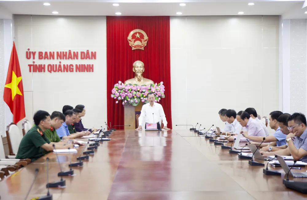 Chủ tịch UBND tỉnh Quảng Ninh Cao Tường Huy quyết định công bố tình huống khẩn cấp về thiên tai đối với hiện tượng sạt trượt đất đá tại tổ 7, khu 5, phường Quang Hanh, TP Cẩm Phả. Chủ tịch UBND tỉnh Quảng Ninh Cao Tường Huy quyết định công bố tình huống khẩn cấp về thiên tai đối với hiện tượng sạt trượt đất đá tại tổ 7, khu 5, phường Quang Hanh, TP Cẩm Phả