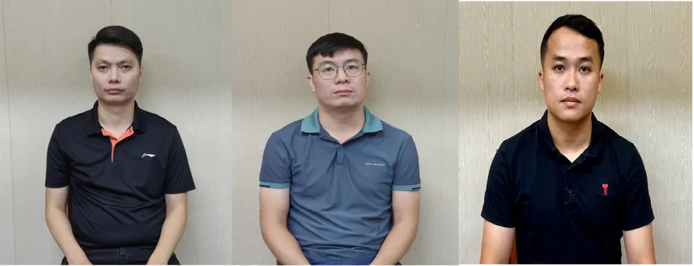 3 bị can bị khởi tố, bắt tạm giam thuộc Trung tâm quan trắc tài nguyên và môi trường Quảng Ninh gồm Trung, Tuấn và Biển (từ trái qua phải). Ảnh: CAQN