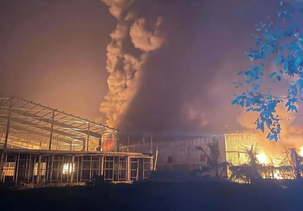 Cháy lớn ở công ty tái chế, sản xuất tấm nhựa ở Hải Dương