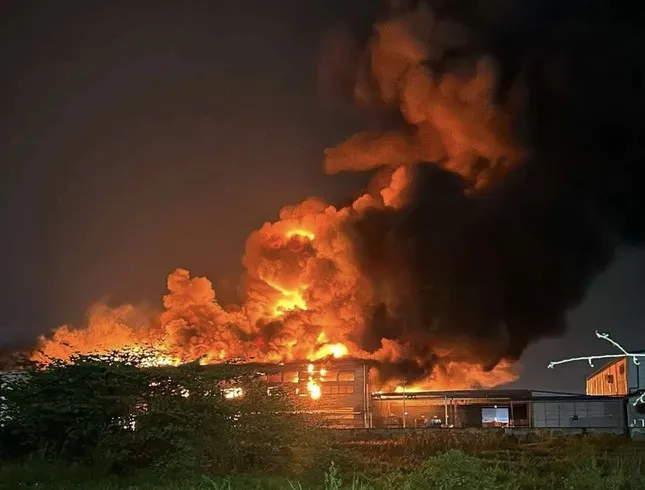 Hiện trường vụ cháy tại công ty Đông A trong KCN Tràng Duệ