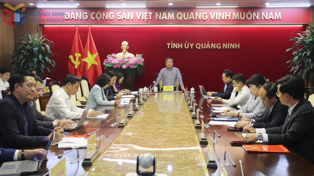 Bí thư Tỉnh ủy Quảng Ninh Vũ Đại Thắng yêu cầu tạm dừng tuyển dụng, luân chuyển, bổ nhiệm cán bộ trong quá trình nghiên cứu bỏ cấp huyện. Bí thư Tỉnh ủy Quảng Ninh Vũ Đại Thắng yêu cầu tạm dừng tuyển dụng, luân chuyển, bổ nhiệm cán bộ trong quá trình nghiên cứu bỏ cấp huyện