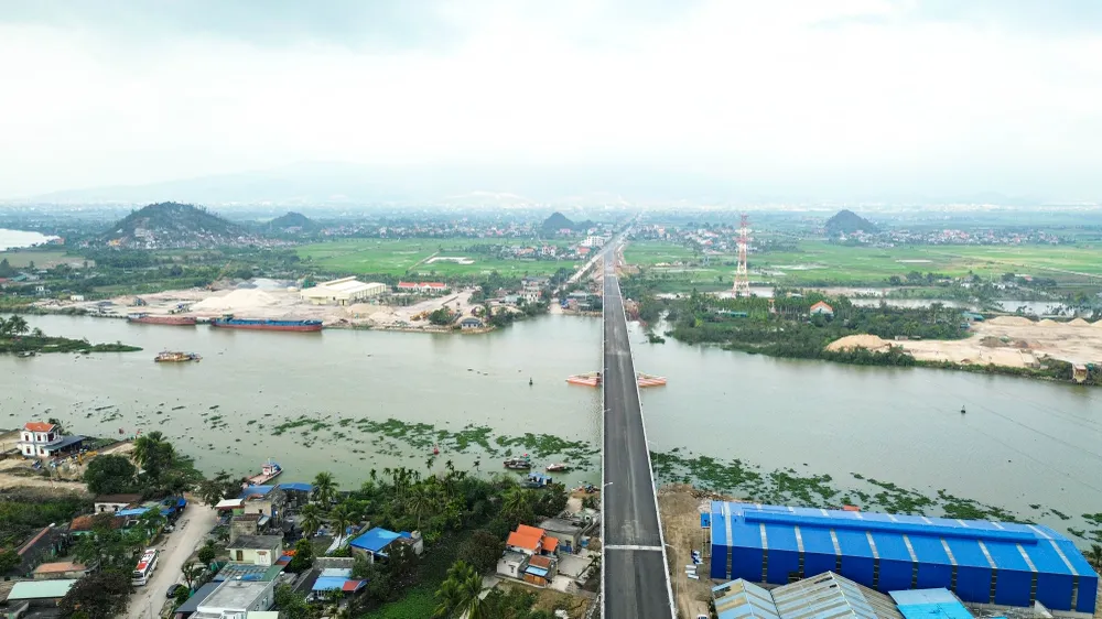 hinh-hai-cau-lai-xuan-noi-hai-phong-quang-ninh-da-hoan-thien-nhung-chua-the-dua-vao-su-dung-1.jpg