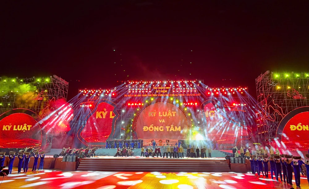 Kế thừa truyền thống "Kỷ luật và đồng tâm", những năm qua tỉnh Quảng Ninh đã đạt được nhiều kết quả quan trọng. quang-ninh-khoi-day-khat-vong-phat-trien-tu-truyen-thong-ky-luat-va-dong-tam-2.jpg