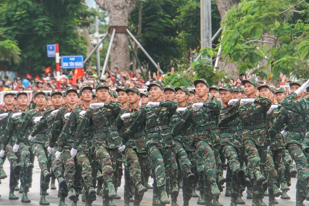 tu-hao-le-duyet-doi-ngu-va-dieu-hanh-quan-chung-chao-mung-ky-niem-70-nam-ngay-giai-phong-hai-phong-20.JPG