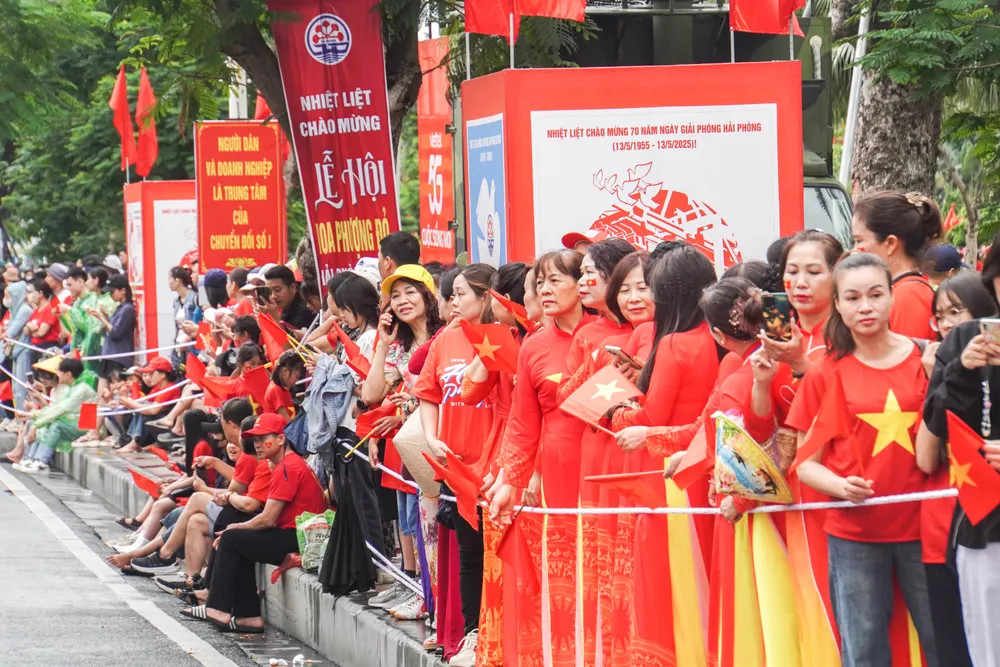tu-hao-le-duyet-doi-ngu-va-dieu-hanh-quan-chung-chao-mung-ky-niem-70-nam-ngay-giai-phong-hai-phong-34.JPG