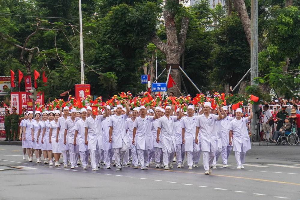 tu-hao-le-duyet-doi-ngu-va-dieu-hanh-quan-chung-chao-mung-ky-niem-70-nam-ngay-giai-phong-hai-phong-7.JPG