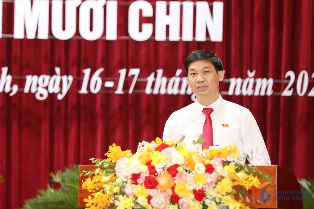 Tân Phó Chủ tịch UBND tỉnh Quảng Ninh Nguyễn Văn Công phát biểu nhận nhiệm vụ. Ảnh: QMG