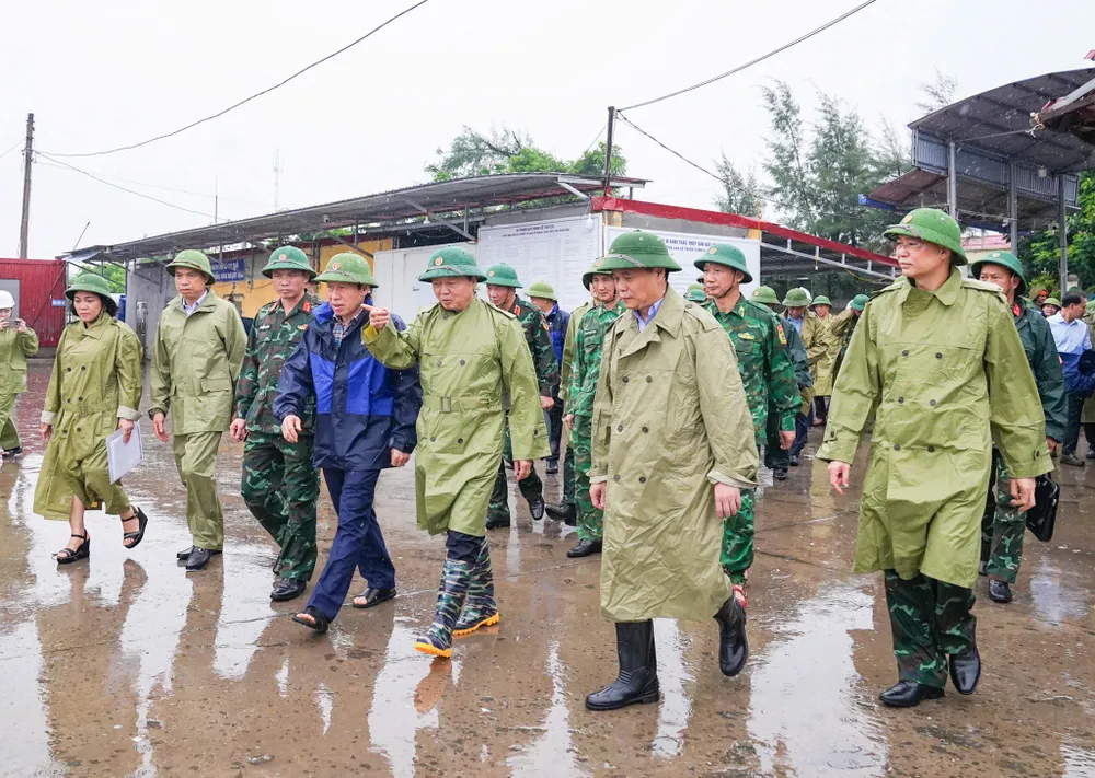 pho-thu-tuong-tran-hong-ha-kiem-tra-cong-tac-phong-chong-bao-so-3-tai-hai-phong-phai-co-co-che-dieu-dong-luc-luong-giua-cac-xa-chi-vien-ngay-lap-tuc-3.jpg