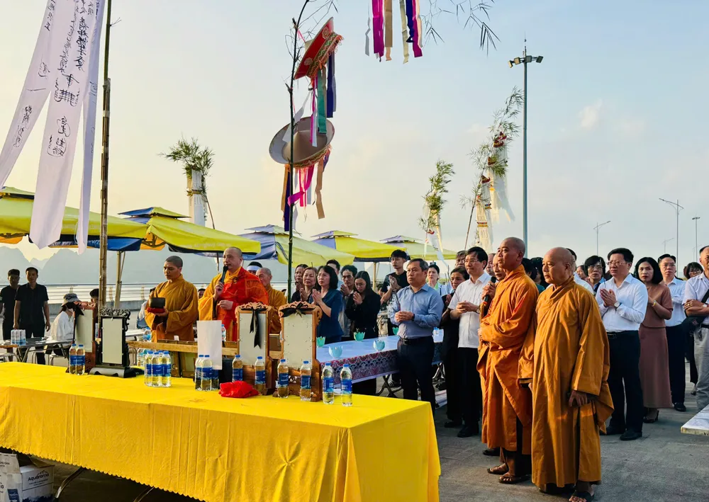 Quảng Ninh tổ chức Đại lễ cầu siêu, tưởng niệm 39 nạn nhân vụ tai nạn tàu trên Vịnh Hạ Long