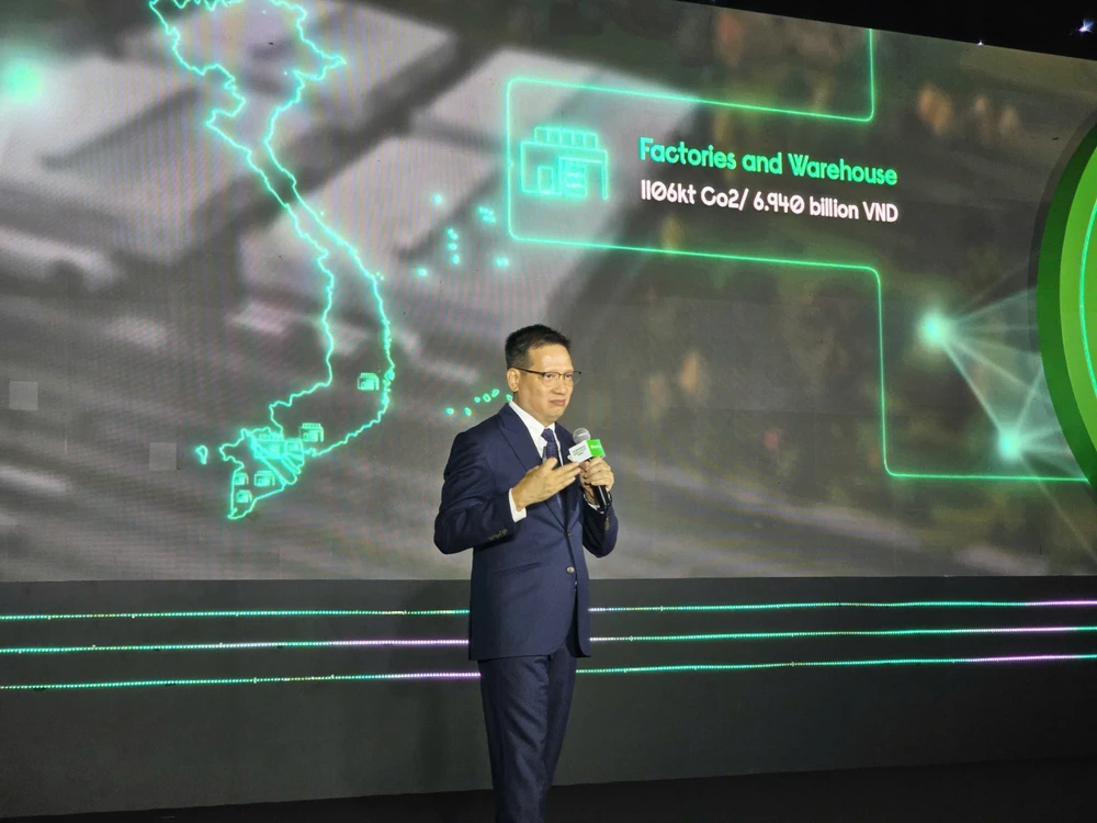 Tổng giám đốc Signify Việt Nam Phùng Hoài Dương chia sẻ về giải pháp chuyển đổi xanh. Ảnh: NS