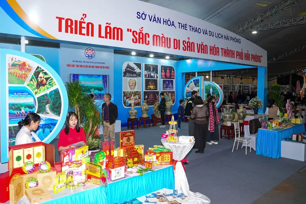 khai-mac-trien-lam-di-san-van-hoa-danh-thang-viet-nam-va-san-pham-thu-cong-truyen-thong-nam-2025-2.jpg