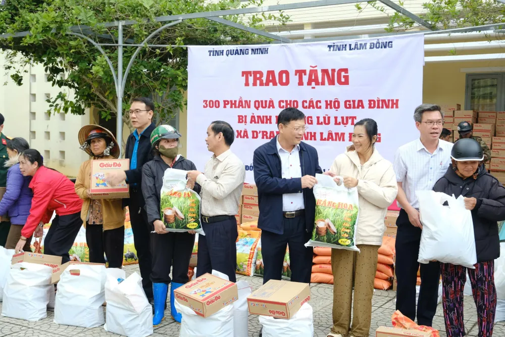 doan-cong-tac-hai-phong-quang-ninh-trao-qua-den-dak-lak-lam-dong-3.jpg