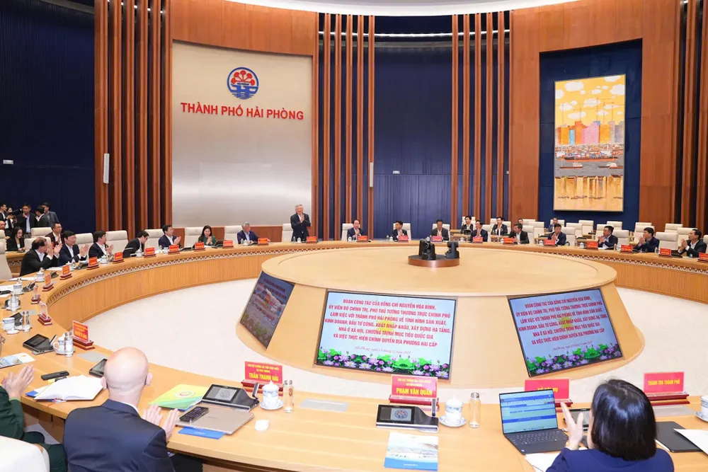 Đoàn công tác của Chính phủ làm việc với TP Hải Phòng. Ảnh: ĐT hai-phong-co-nhieu-thanh-cong-toan-dien-tren-cac-linh-vuc-3.jpg