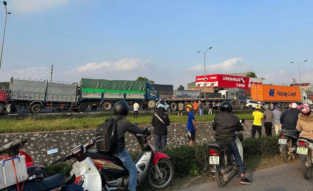 hai-phong-tam-giu-khan-cap-lai-xe-gay-tai-nan-lien-hoan-tren-quoc-lo-5-khien-2-nguoi-tu-vong-1.jpg
