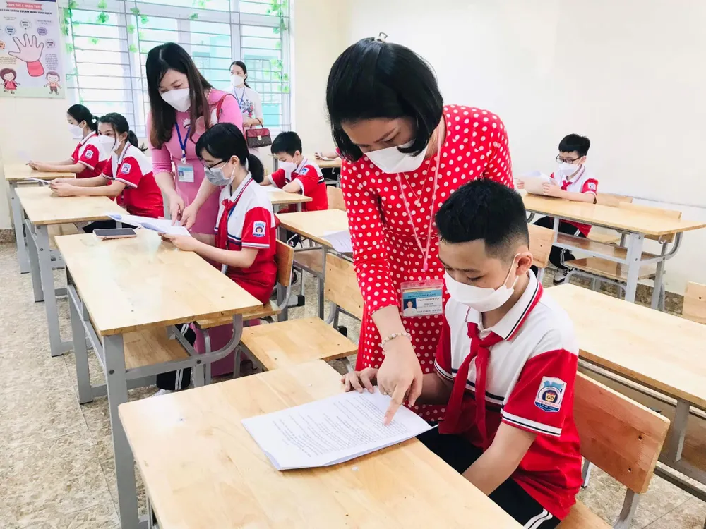 Học sinh đã chuẩn bị tinh thần sẵn sàng, hưởng ứng chiến dịch tiêm chủng. Ảnh: CDC Quảng Ninh Học sinh đã chuẩn bị tinh thần sẵn sàng, hưởng ứng chiến dịch tiêm chủng. Ảnh: CDC Quảng Ninh