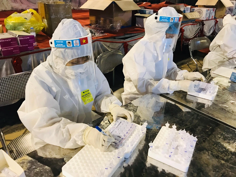 Bộ Y tế đang lấy ý kiến và đề xuất bệnh COVID-19 là căn bệnh mới được bổ dung trong nhóm bệnh nghề nghiệp. Ảnh: BYT