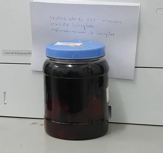 Mẫu rượu ngâm rễ cây rừng mà bệnh nhân TVĐ đã sử dụng. Ảnh: Mai Thanh Mẫu rượu ngâm rễ cây rừng mà bệnh nhân TVĐ đã sử dụng. Ảnh: Mai Thanh