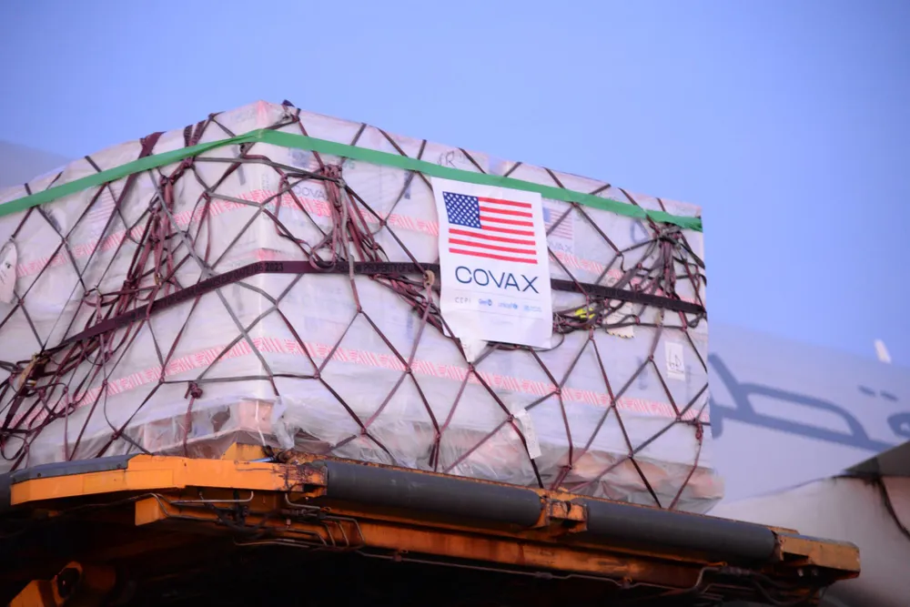 Số vaccine Bộ Y tế tiếp nhận đủ để sử dụng tiêm mũi 3, mũi 4 cho người từ 18 tuổi trở lên đủ điều kiện tiêm chủng. Ảnh: BYT Số vaccine Bộ Y tế tiếp nhận đủ để sử dụng tiêm mũi 3, mũi 4 cho người từ 18 tuổi trở lên đủ điều kiện tiêm chủng. Ảnh: BYT