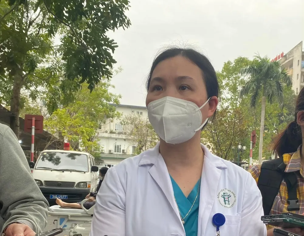 Thạc sĩ, Bác sĩ CK II Nguyễn Thu Hường – Trưởng đơn nguyên chống dịch, Trưởng Khoa Bệnh Nghề nghiệp, bệnh viện Thanh Nhàn (Hà Nội). Ảnh: NHƯ LOAN