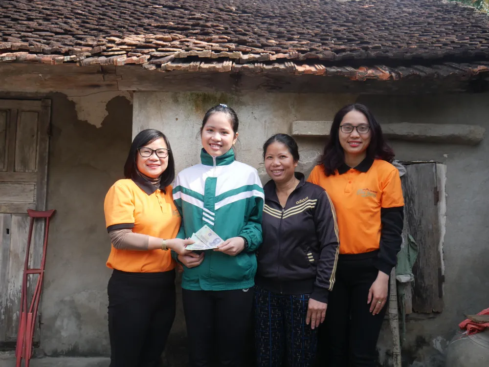 Em Trần Thị Minh đã phải từ bỏ ước mơ vào trường Chuyên của tỉnh bởi hoàn cảnh gia đình khó khăn. Ảnh: NHƯ LOAN