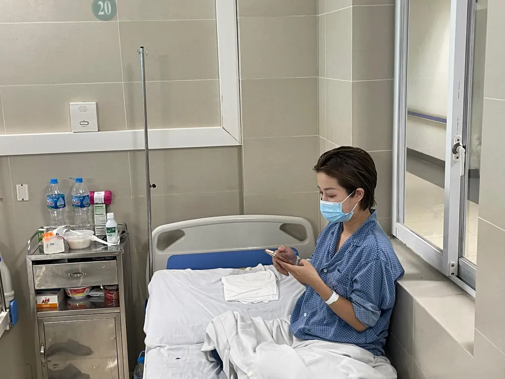 Bệnh nhân cúm A điều trị tại Bệnh viện Thanh Nhàn, Hà Nội. Ảnh: NHƯ LOAN